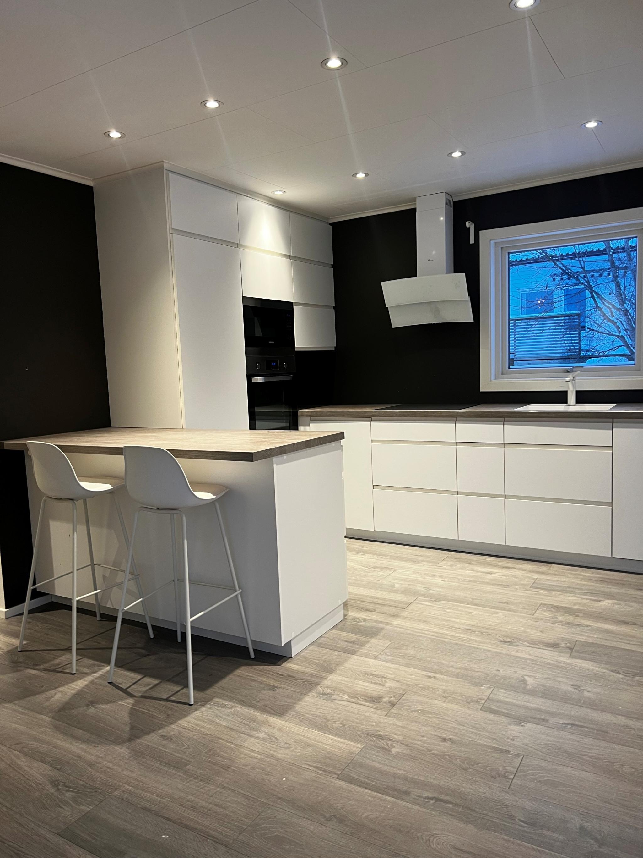 Åpen kjøkkenløsning ut mot stue